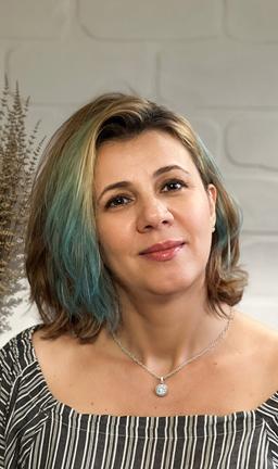 Тина Искова