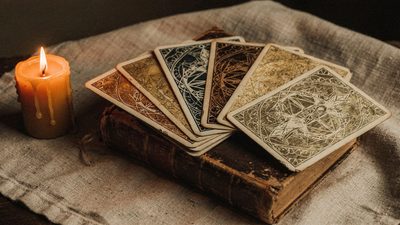 Раскладка карт Таро Старших Арканов — рубашкой вверх