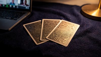 Онлайн консультация таролога — карты у ноутбука